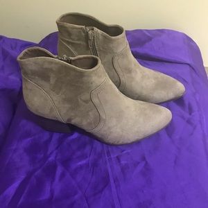 Women’s XOXO Boots, Size 8, New.